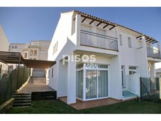 Casa pareada en venta en La Duquesa Golf en Urbanización El Hacho-La Duquesa Golf por 320.000 €