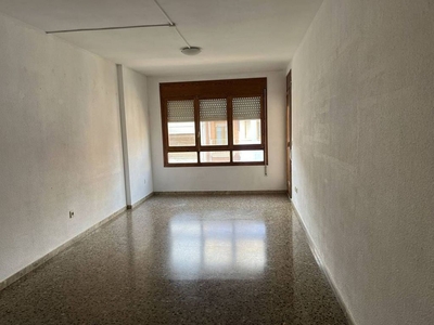 Alquiler de piso en avenida De Aragón de 4 habitaciones con balcón y aire acondicionado