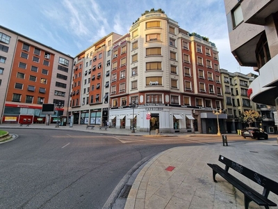 Alquiler de piso en avenida De la Puebla de 3 habitaciones con muebles y calefacción