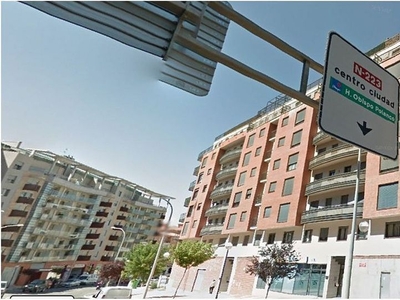 Alquiler de piso en avenida Sagunto de 2 habitaciones con garaje y balcón