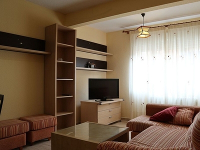 Alquiler de piso en Casco Histórico de 1 habitación con muebles y aire acondicionado