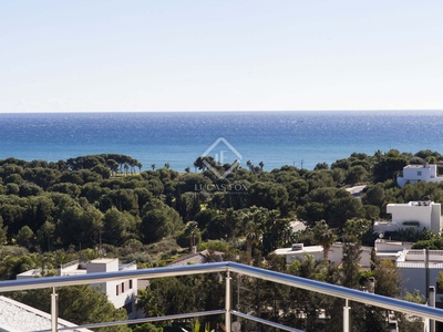 Amplia parcela con vistas al mar en venta en Sitges