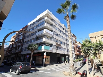 Apartamento en venta en Las Piscinas Naturales, Torrevieja, Alicante