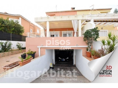 Casa adosada en venta en La Estrella