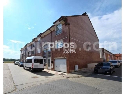 Casa adosada en venta en Santovenia