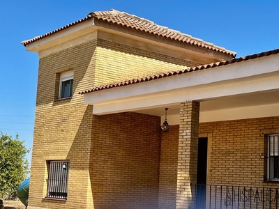 Chalet en venta en Carmona, Sevilla