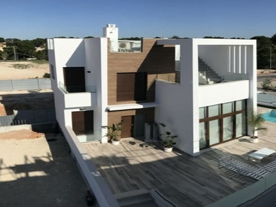 Chalet en venta en Los Balcones, Alicante