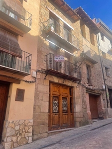 Dúplex en venta en calle Villanueva de 3 habitaciones con garaje y balcón