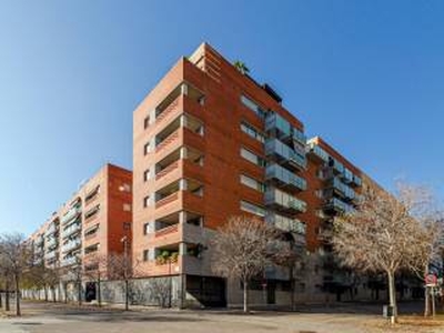 Piso de cuatro habitaciones CALLE MÃ©rida, Barcelona