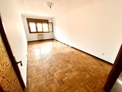 Piso en venta en Calle Ezcurdia, cerca de Calle de Aguado