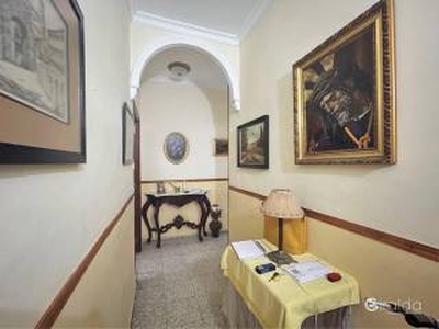 Piso de tres habitaciones Martinez Montañes, San Vicente, Sevilla