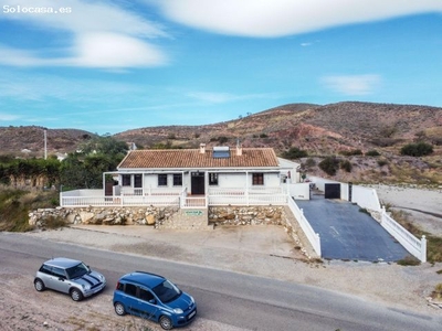 Villa en Venta en Arboleas, Almería