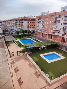 Alquiler de piso con piscina y terraza en Montequinto (Dos Hermanas), Zona Avenida de Europa