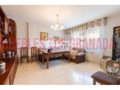 Casa en venta en Avenida de los Reyes Católicos en Albolote por 164.990 €