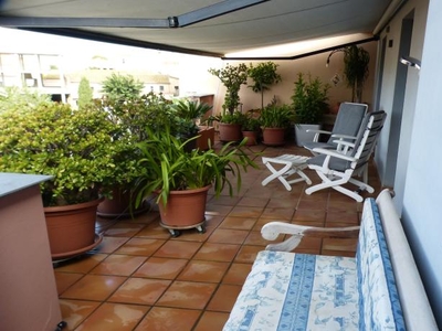 Bonito y moderno ático en venta en una residencia con parking y piscina comunitaria Venta Vila Sacra