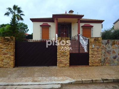 Chalet en venta en Carmona