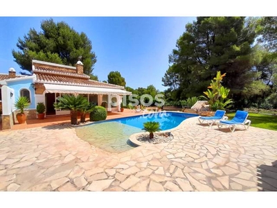 Chalet en venta en Los Cerezos-La Mandarina-La Finca-Covatelles