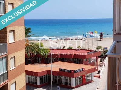 Apartamento con terraza y vistas laterales al mar