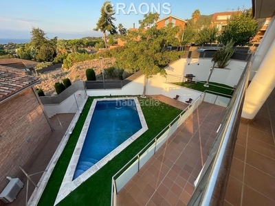 Ático en camí del sot del pi ático con 4 habitaciones con parking, piscina, calefacción, aire acondicionado y vistas al mar en Premià de Dalt