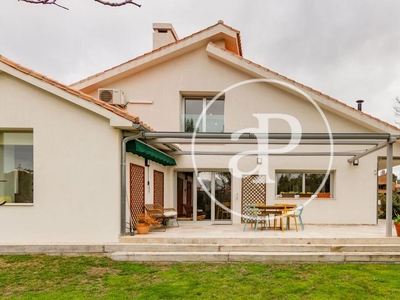 Casa o chalet de alquiler en C. Caballero de la Blanca Luna, Tres Olivos - Valverde