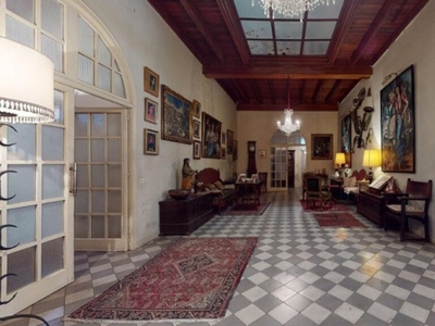 mansion de 19 habitaciones con parque de 3000 m² en el centro de Figueres