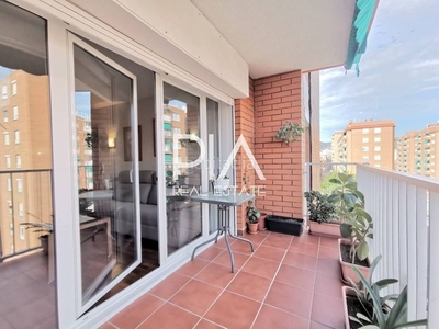 Piso bonito piso de 3 habitaciones con terraza en Badalona