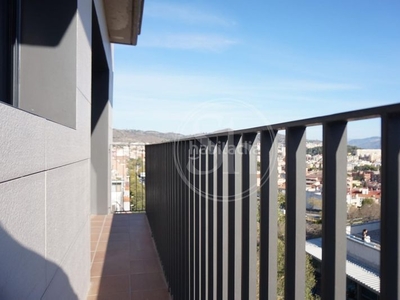 Piso con 3 habitaciones con ascensor, calefacción y aire acondicionado en Barcelona