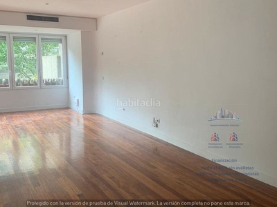 Piso con 3 habitaciones con ascensor, calefacción y aire acondicionado en Madrid