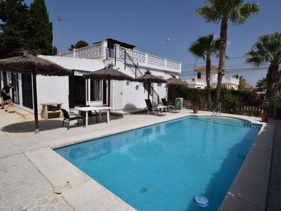 Chalet en venta en La Zenia, Orihuela, Alicante