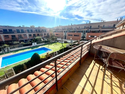 Venta de casa con piscina y terraza en Vilanova del Vallès