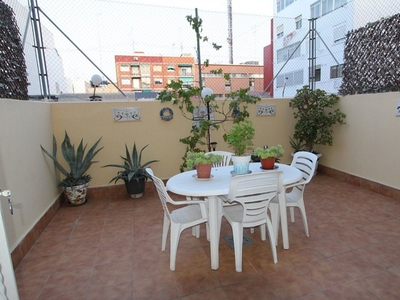 Venta de casa con terraza en Torrefiel (Valencia)