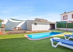 Villa con piscina y jardín cerca de la playa