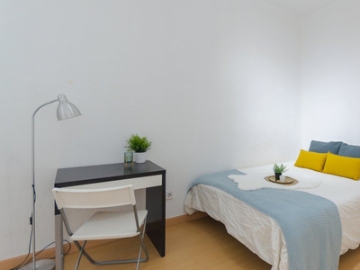 Habitación acogedora en un apartamento de 8 dormitorios en La Latina, Madrid