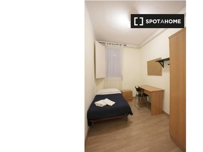 Habitación amueblada en piso de 4 dormitorios en Eixample Dreta