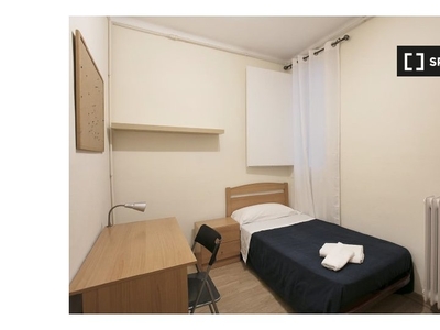 Habitación individual en piso de 4 dormitorios en Eixample Dreta