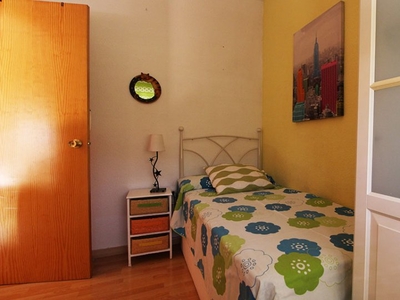 Vivienda en apartamento de 3 dormitorios en Imperial, Madrid