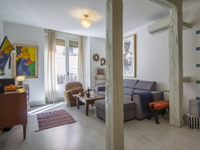 Amplio apartamento de 2 dormitorios en alquiler en Malasaña, Madrid