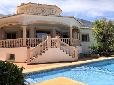 Chalet en venta en Dénia, Alicante