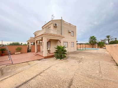 Chalet en venta en San Luis, Torrevieja, Alicante