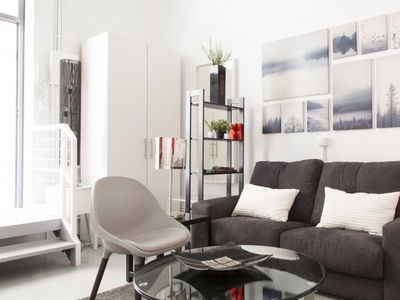 Moderno apartamento estudio en alquiler en Ciudad Lineal, Madrid.