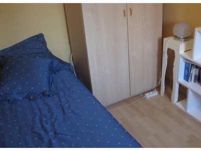 Se alquila habitación en apartamento de 2 dormitorios en L'Hospitalet