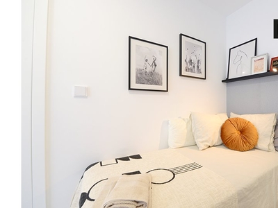 Se alquila habitación en piso de 4 dormitorios en Basurto, Bilbao