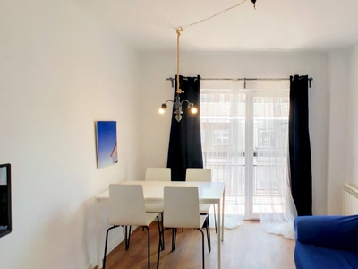 Soleado apartamento de 3 dormitorios en alquiler en Aluche, Madrid