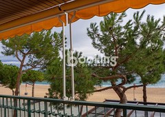Seafront apartment with parking space, a/c and wifi..