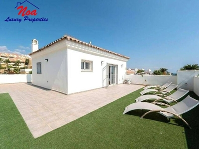 Ático dúplex con espectaculares vistas al mar en venta en Estepona. Málaga