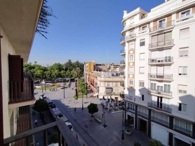 Venta Piso Sevilla. Piso de cuatro habitaciones en Avenida Constitución 0. Buen estado cuarta planta con terraza