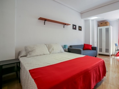 Amplia habitación de 6 dormitorios apartamento Quatre Carreres Valencia