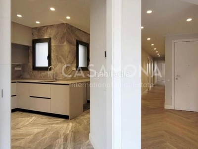 Apartamento con 5 habitaciones con ascensor, calefacción y aire acondicionado en Barcelona