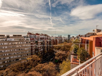 Ático con 4 habitaciones con ascensor, calefacción y aire acondicionado en Barcelona