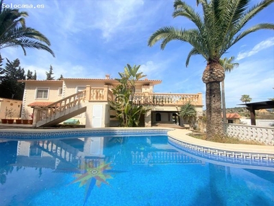Bonita casa independiente con piscina privada y gran parcela en La Nucia
